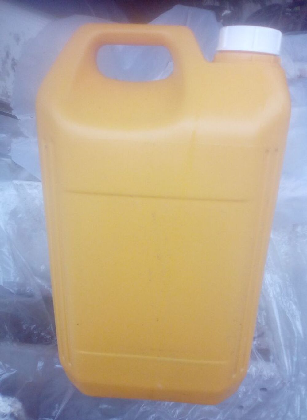 Bidons 5 - 10 - 20 litres - 3 &agrave; 7 euros Bricolage