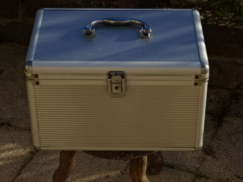 mallettes de rangement  pour DVD ou CD en aluminium 10 Le Teilleul (50)