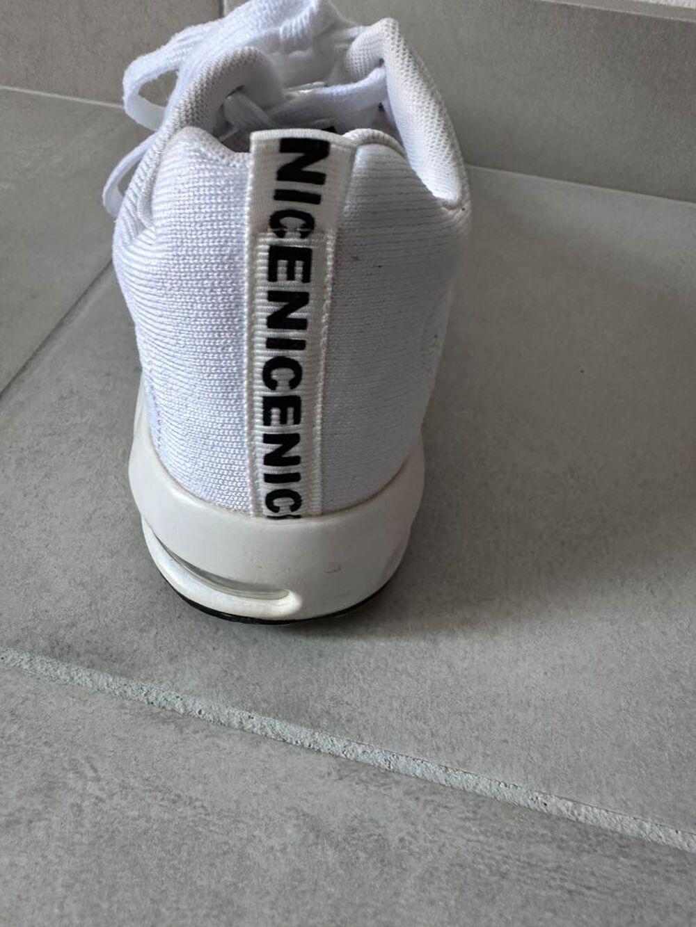 Paire de Baskets blanche femme pointure 39 Chaussures