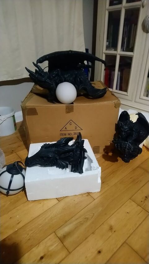 Luminaire dragon +luminaire mural dragon 2+gargouille. 250 Gourin (56)