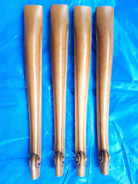 4 Pieds de table en h�tre massif et sculpt�s 50 Montigny-Lencoup (77)