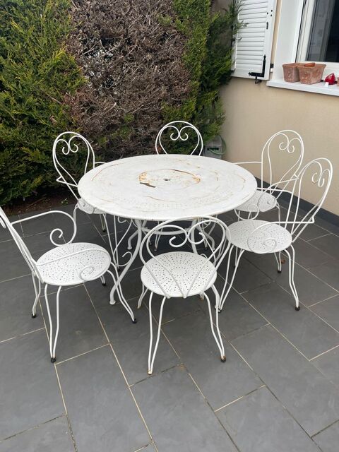 Table et chaises aciers 200 Carrires-sous-Poissy (78)