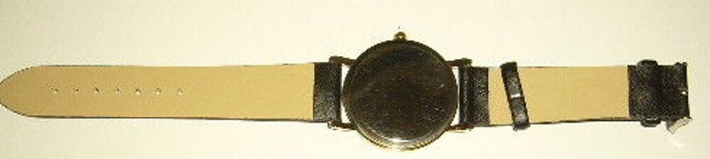 Belle montre quartz Geneva cadran et aiguilles et trotteur Bijoux et montres