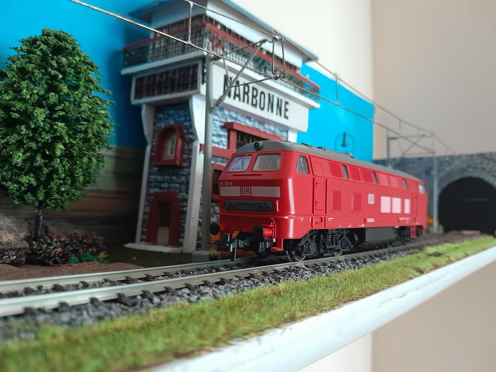 Locomotive diesel DB 215 129-8 ROCO H0 Jeux / jouets