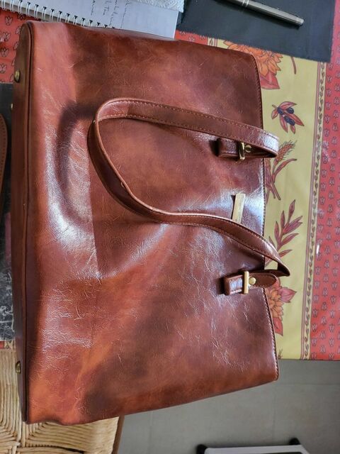 sac a main  marron Arles (13)