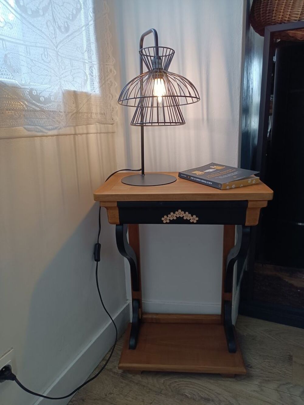 lot de petites tables relook&eacute;es Meubles