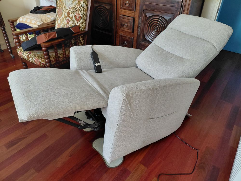 Fauteuil RELAX &Eacute;LECTRIQUE avec coussin anti escarres Meubles