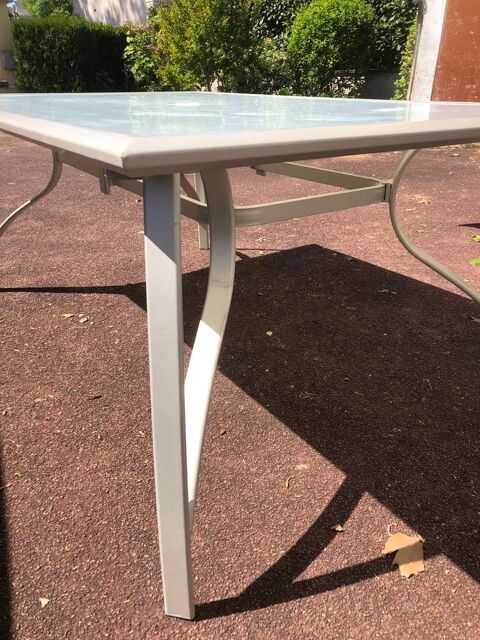 Table m�tal avec plateau verre
200 Saint-Cyr-sur-Loire (37)