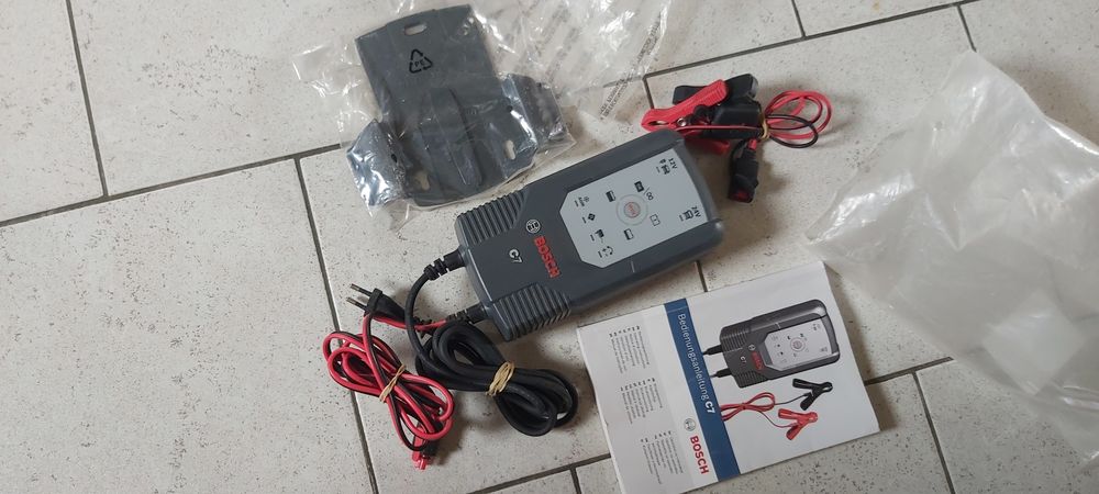 Chargeur de batterie Bosch quasi neuf Bricolage