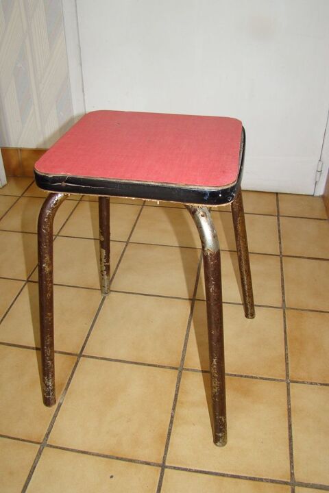 Tabouret en formica rouge années 1960 10 Gargenville (78)