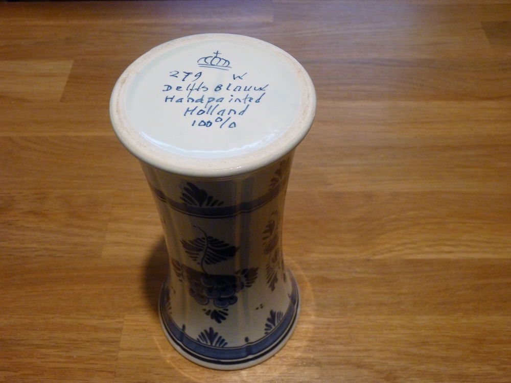 Vase Delft .Fabriqu&eacute; en Hollande. Décoration