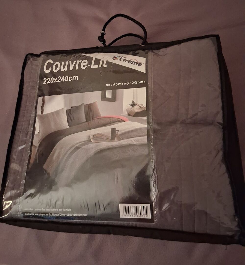 Couvre lit en coton neuf 220x240 Décoration