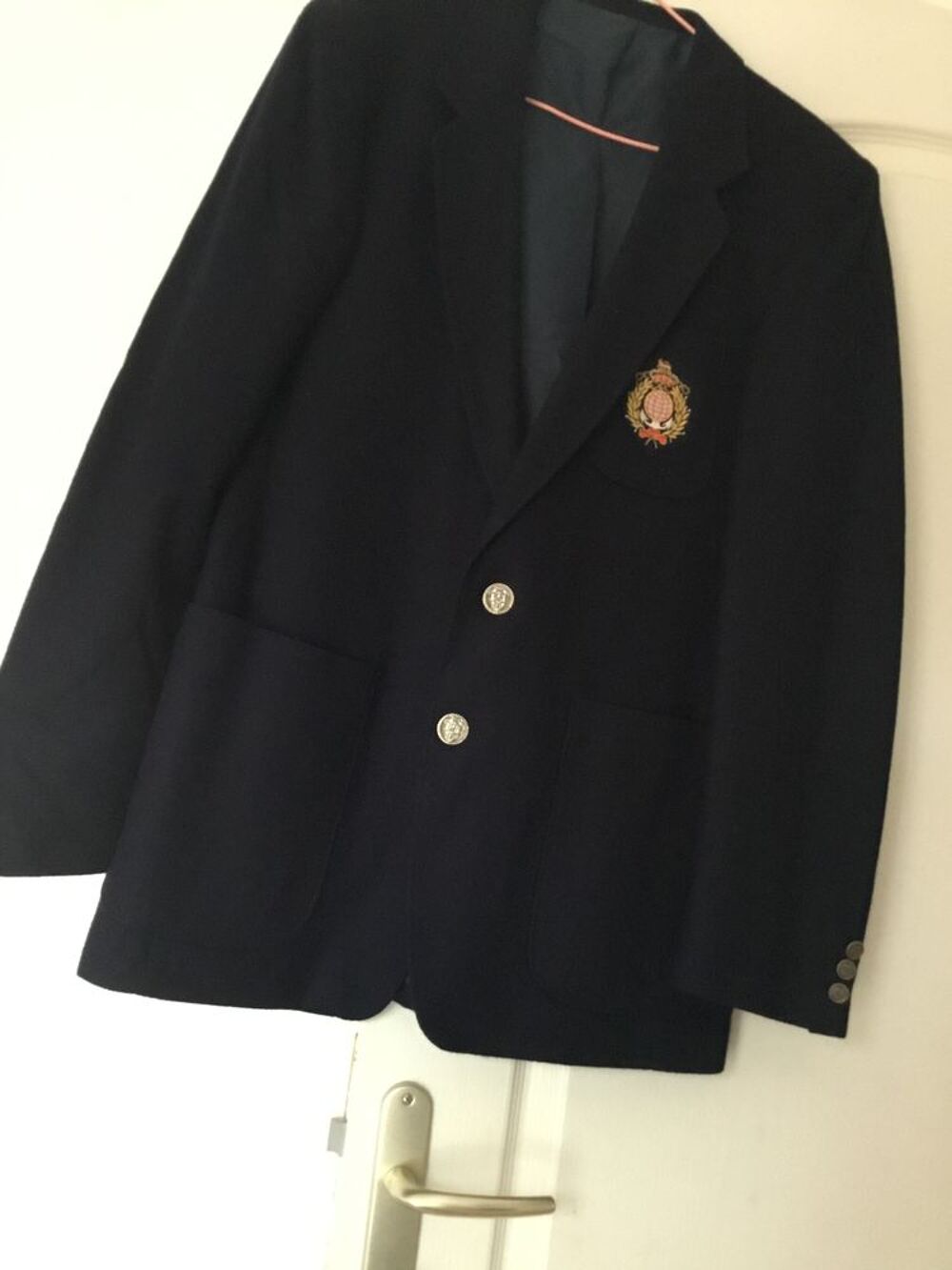 Blazer bleu marine avec &eacute;cusson, tr&egrave;s bon &eacute;tat Vêtements