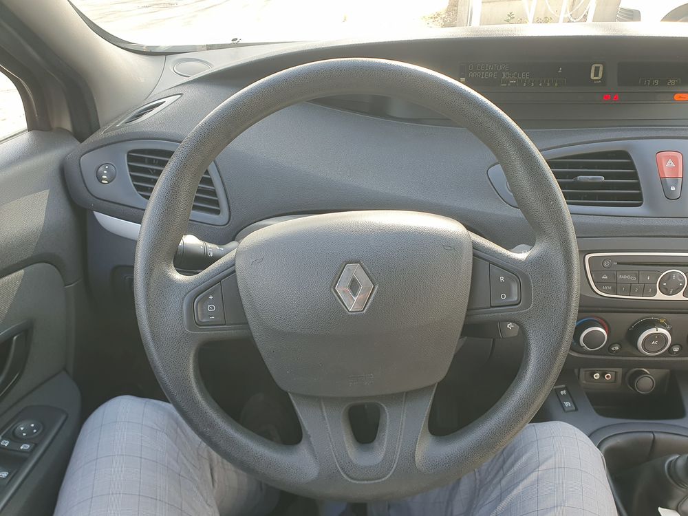 Sc&eacute;nic III Scenic III dCi 110 FAP eco2 Authentique Euro 5 2011 occasion 28000 Chartres
