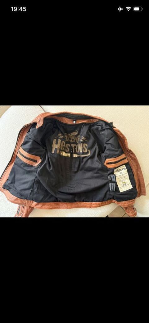 Magnifique blouson de motard pour femme de la célèbre marque haut de gamme Helstons. Saint-Aubin-de-Médoc (33)