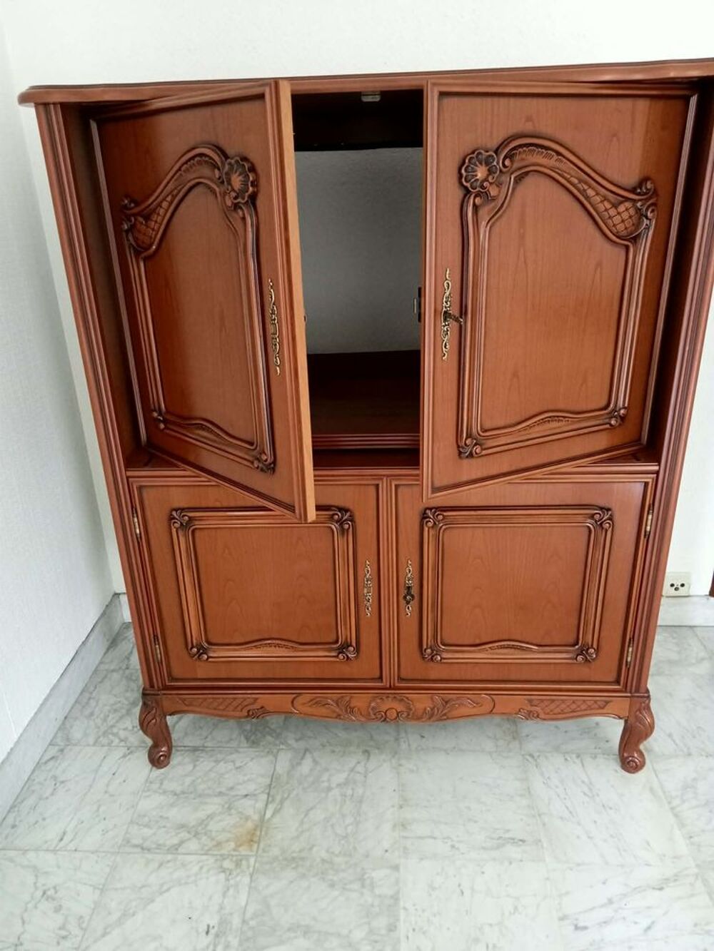 Meuble Tv en merisier 
Meubles