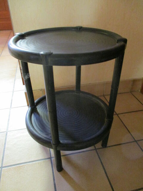 Table en plastique noire 0 M�rignies (59)