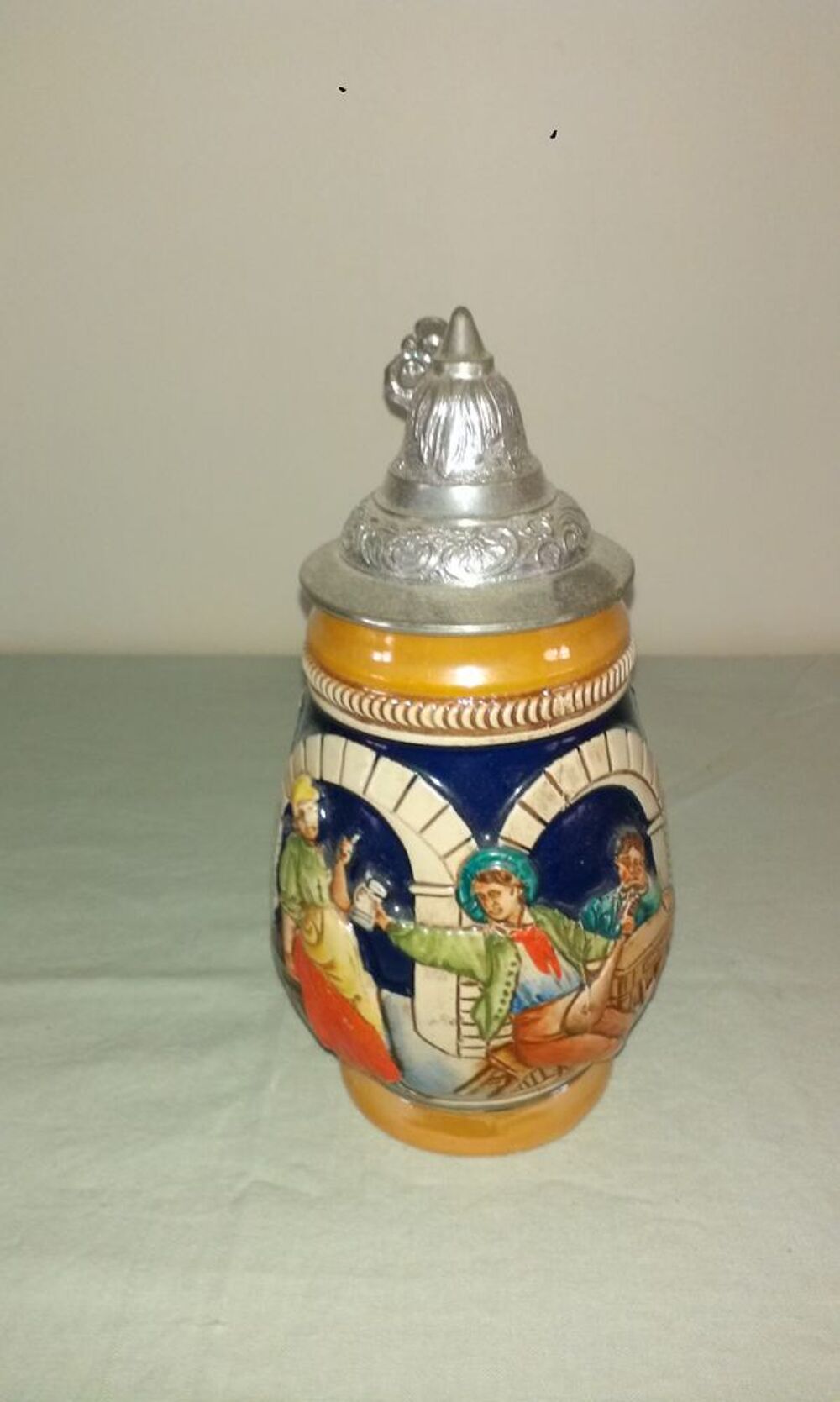 Pichet &agrave; bi&egrave;re en porcelaine Décoration