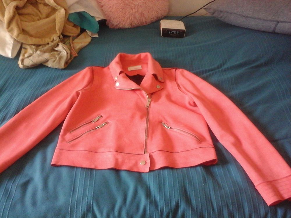 Blouson orange. Jamais port&eacute;. Vêtements