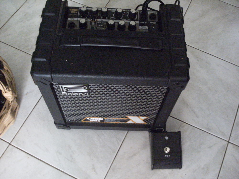 ENSEMBLE GUITARE COPIE BRIAN NEY + AMPLI ROLAND CUBE 20 X Instruments de musique