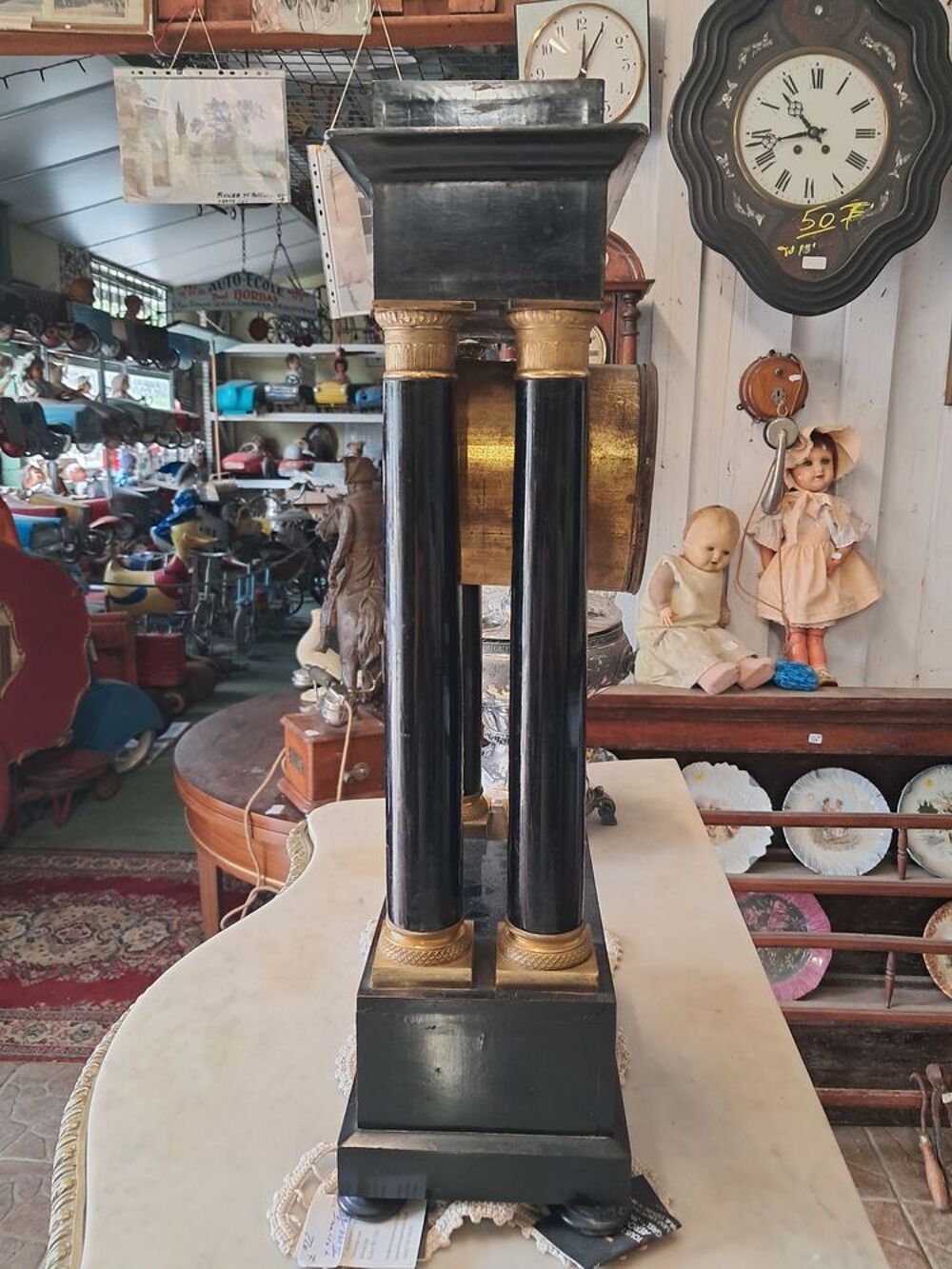 Pendule Napol&eacute;on III ancienne, en acajou noirci Décoration