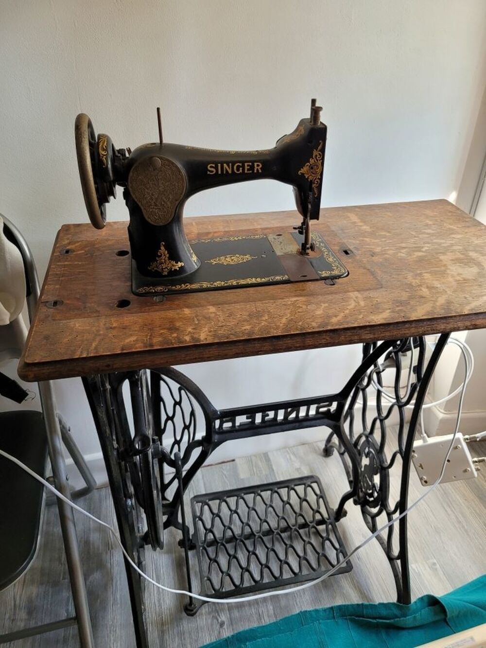 Machine &agrave; coudre ancienne 