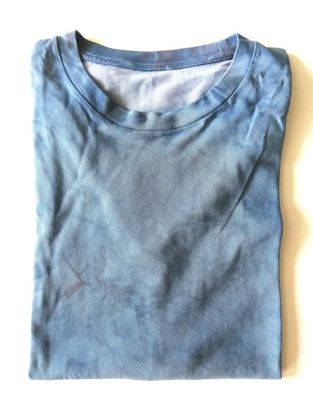 Tee-Shirt bleu d&eacute;lav&eacute; - taille M Vtements