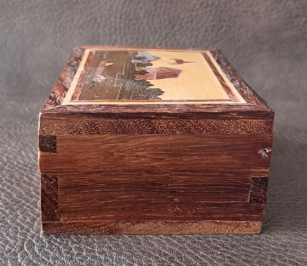 bo&icirc;te en bois et marqueterie Décoration