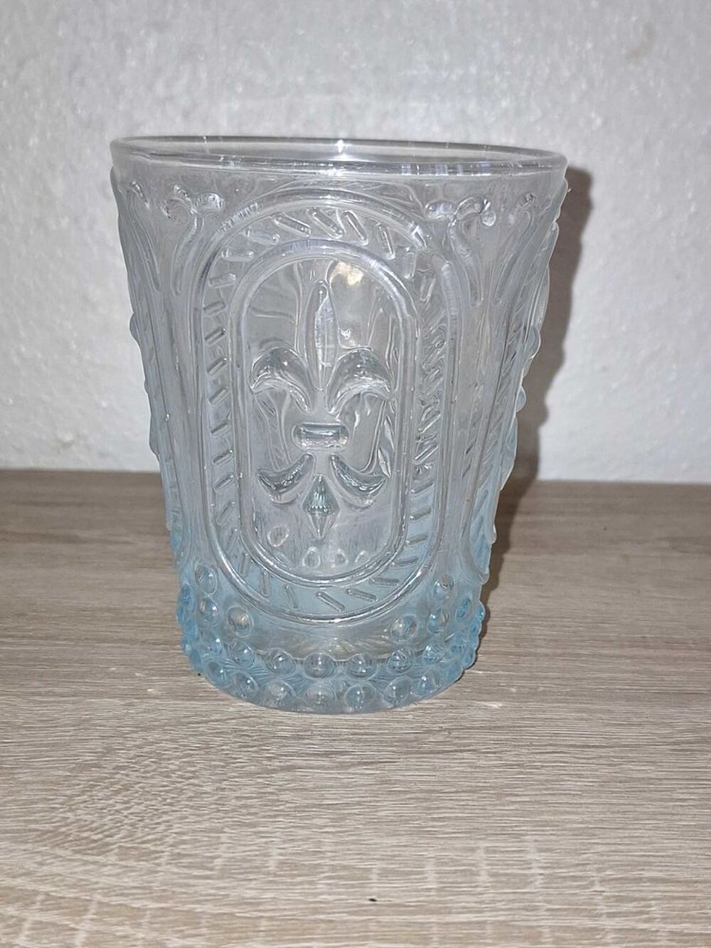 Lot de 4 verres &agrave; eau / jus en verre moul&eacute; bleu - Motif Fleur de Lys Décoration