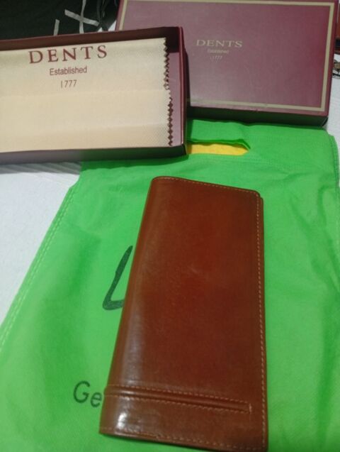 Porte ch�quier ,et porte CB ,en cuir 15 Persan (95)