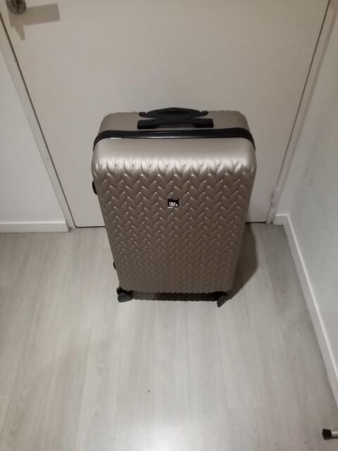 valise de voyage avec les roulette 85 Biarritz (64)