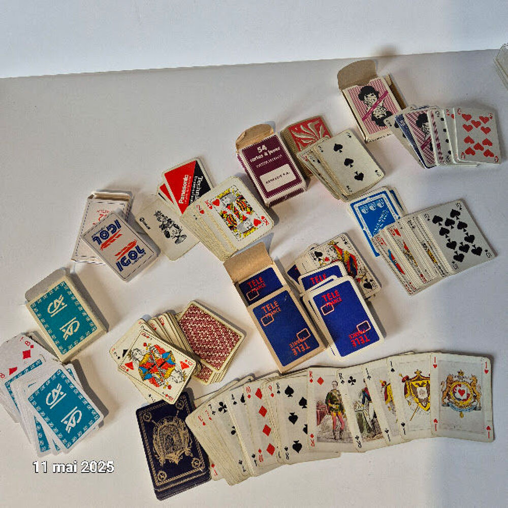 Lot de 9 jeux de cartes &agrave; jouer, des ann&eacute;es 50 &agrave; 1980, certa Jeux / jouets