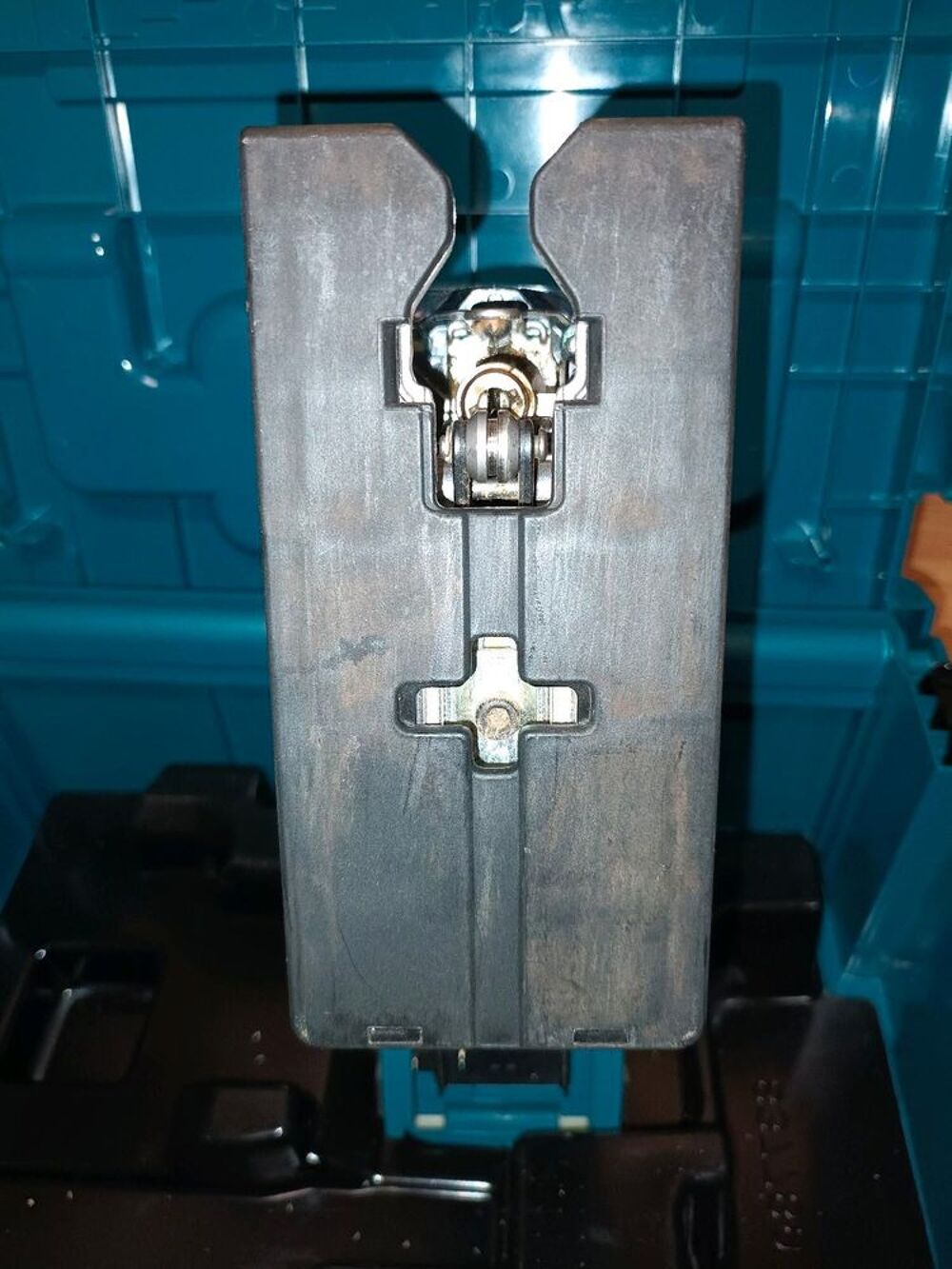 SCIE SAUTEUSE SANS FIL MAKITA
Bricolage