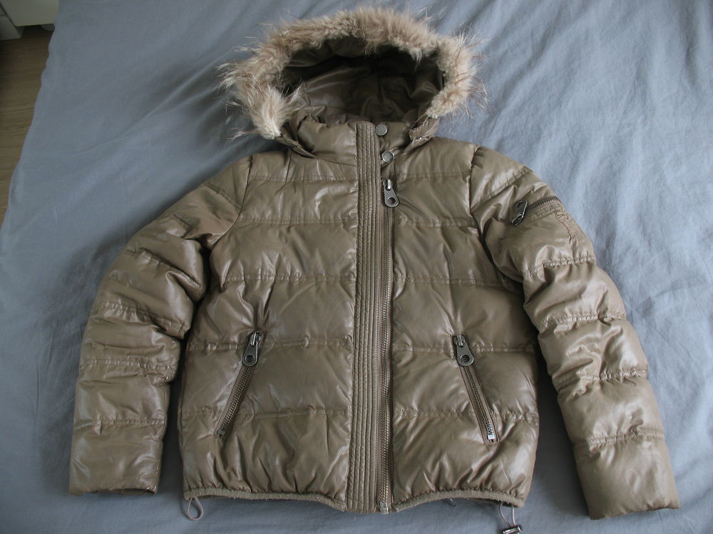 DOUDOUNE BERENICE TAILLE 12 ANS
Vêtements enfants
