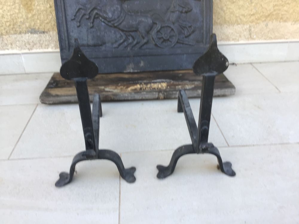 Plaque de chemin&eacute;e + 2 chenets en fonte Bricolage
