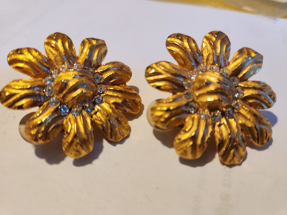 BO Clip fleur Dor&eacute;e Strass LANVIN Bijoux et montres
