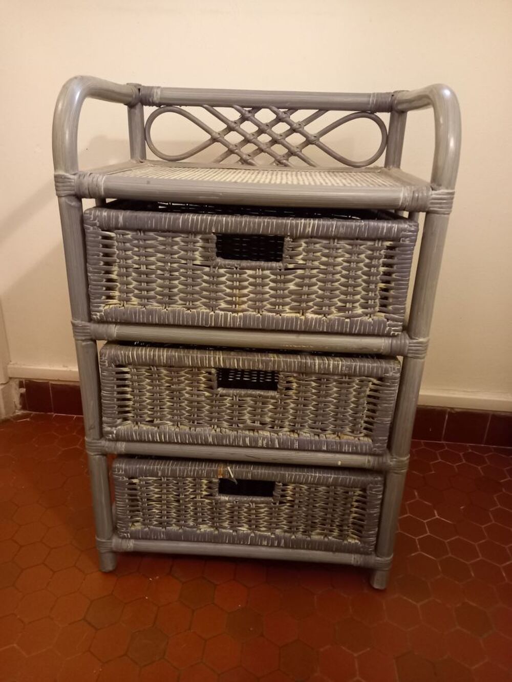Petite commode en rotin Meubles