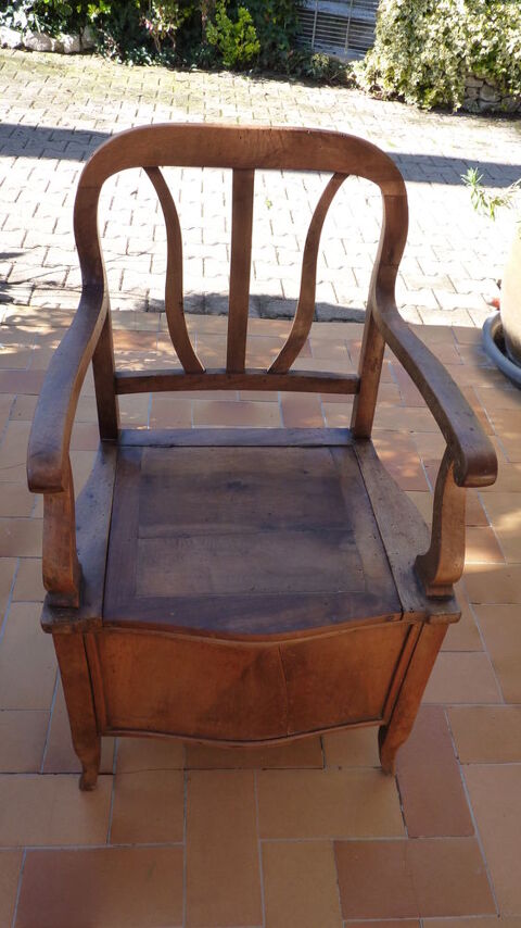 Wc toilette chaise ancien
50 La Bouilladisse (13)