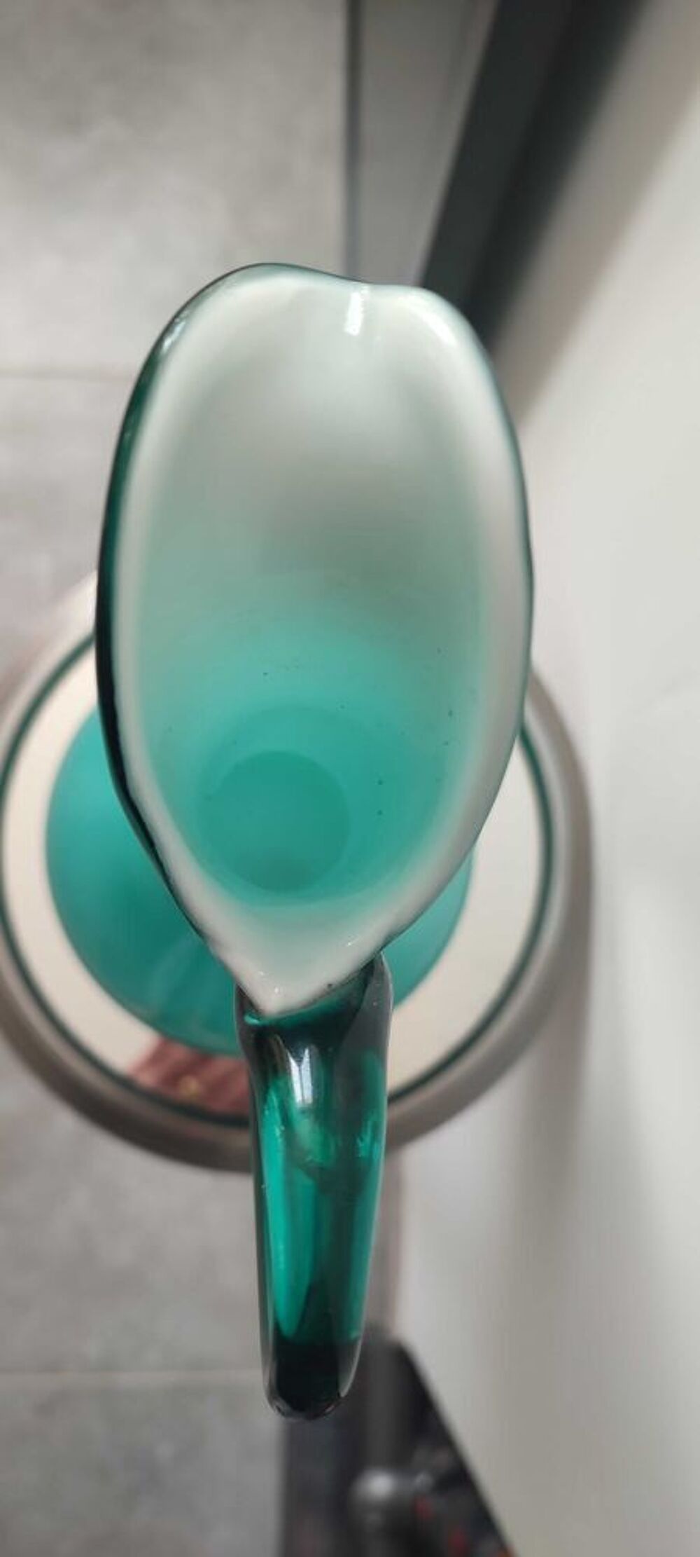 Grand vase-aigui&egrave;re vintage en verre doubl&eacute; Empoli (38 cm) 