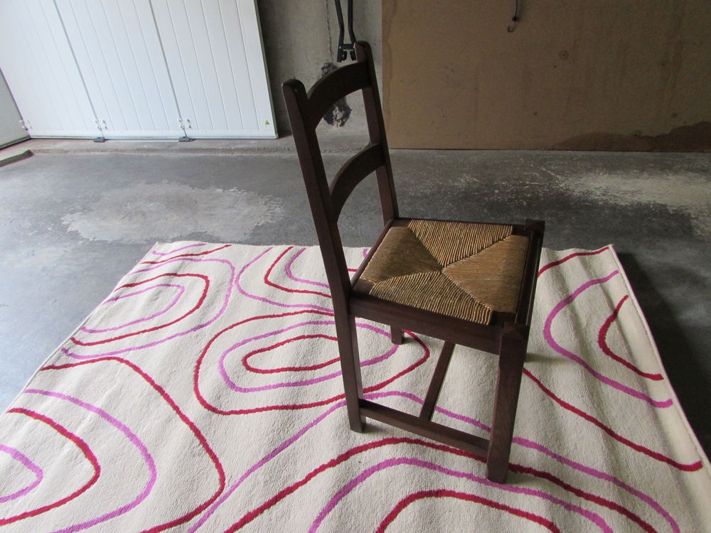 table en chene + 4 chaises 
faire offre Meubles