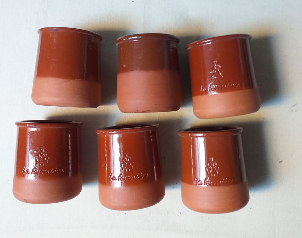 Lot de 6 pots &agrave; yaourt bicouleurs dont 4 de LA FERMIERE Cuisine