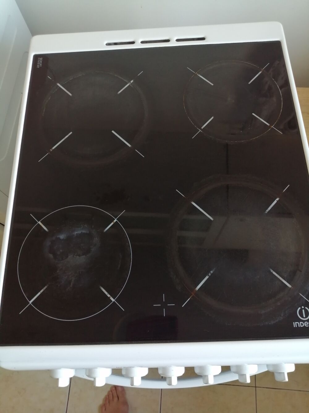 Cuisini&egrave;re 4 feux vitroc&eacute;ramique Electroménager