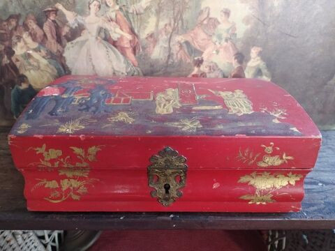Boite � Perruque Laque Rouge et Or XVIII�me D�cor Chinois 1 Loches (37)