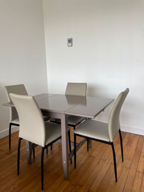 Table pliante + 4 chaises ? gris ? trs bon tat ? 120  120 Nantes (44)