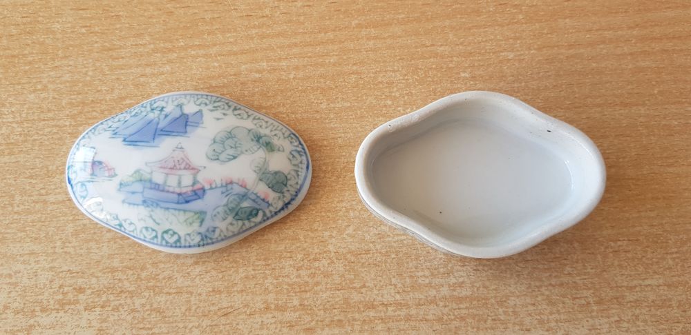 petite bo&icirc;te &agrave; bijoux bonbonni&egrave;re en porcelaine &eacute;maill&eacute;e Décoration
