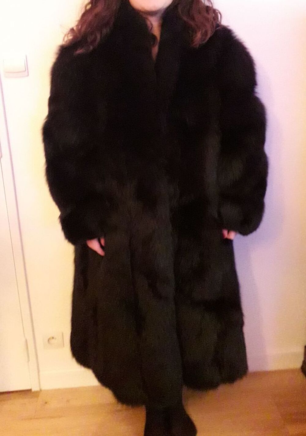 magnifique manteau en fourrure 
. Vêtements