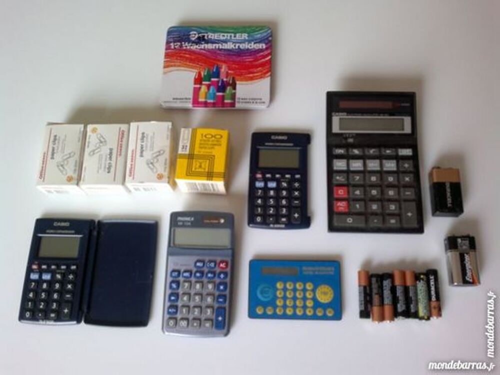 Calculatrices,piles,trombones,craies de couleurs Bricolage