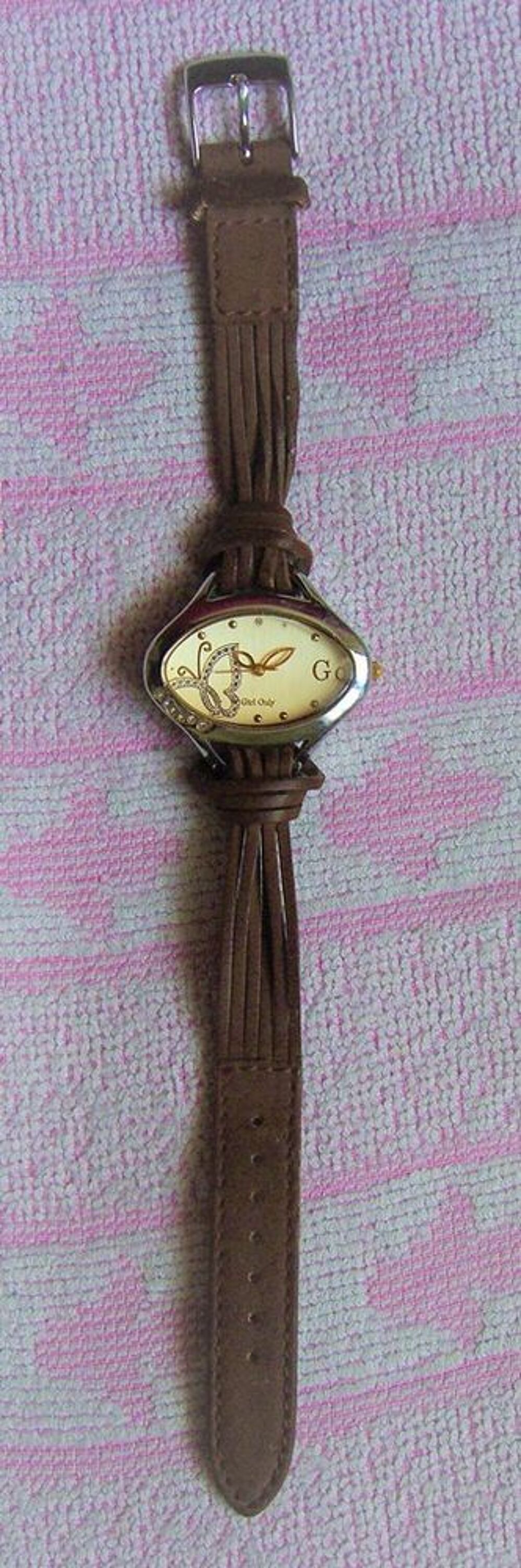Montre dame cadran dor&eacute; boitier inox bracelet cuir Bijoux et montres