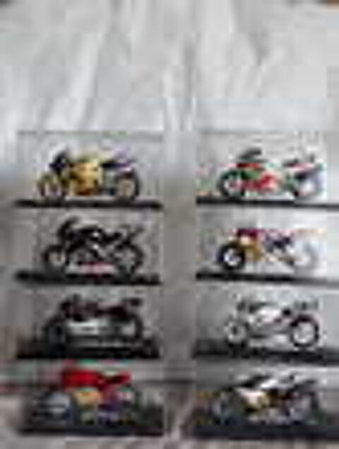 Lot de 8 motos de collection Jeux / jouets