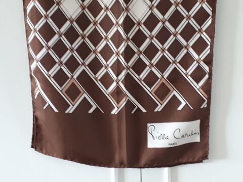 Foulard soie Pierre Cardin authentique  - EXCELLENT TAT 40 Villemomble (93)